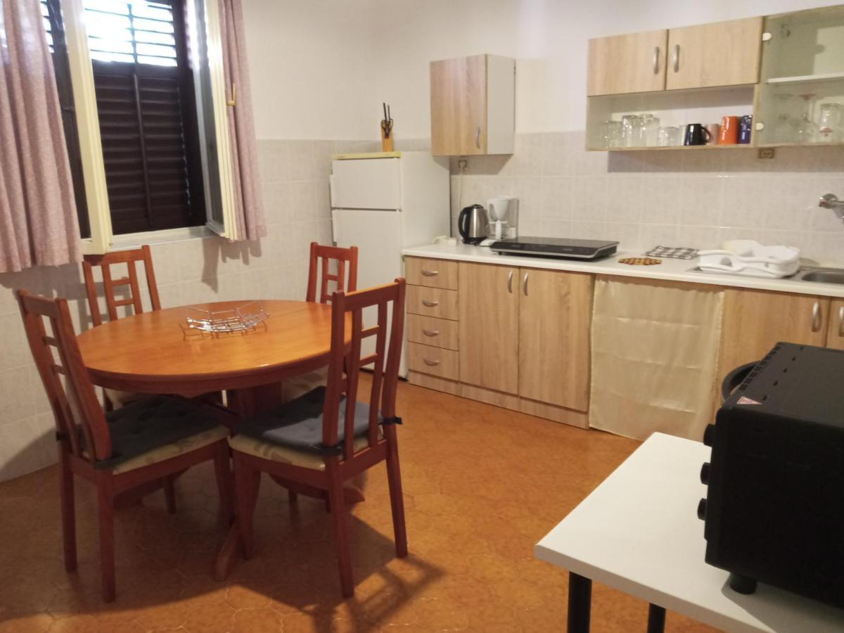 Apartman Sole Lejlighed Karigador Eksteriør billede